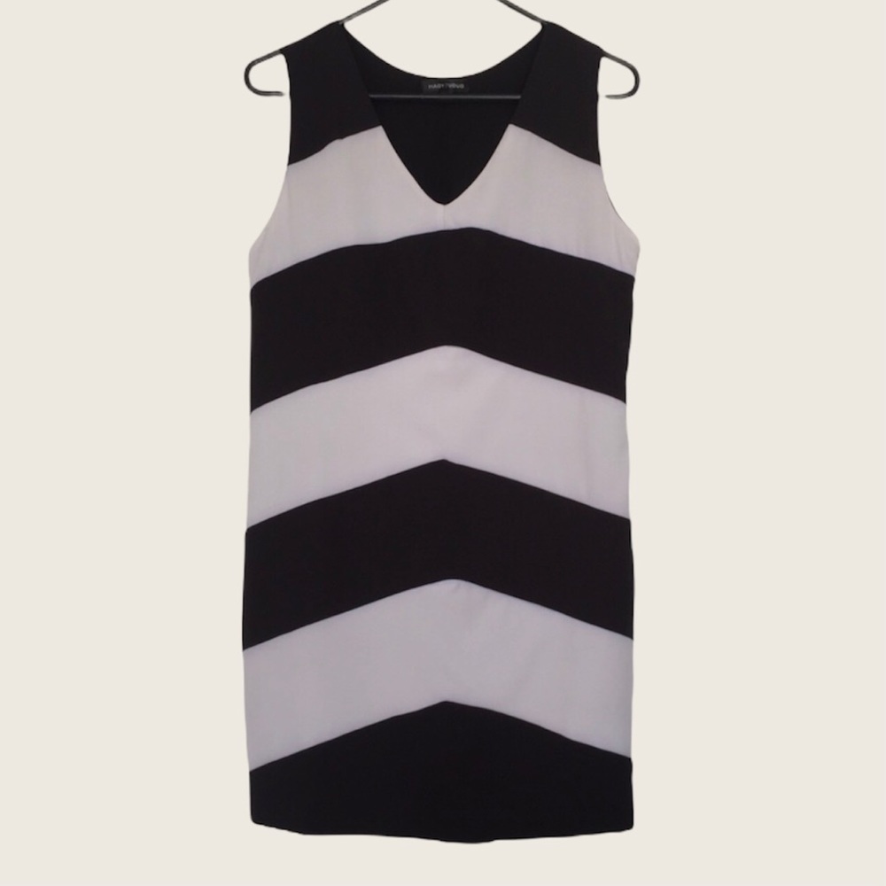 4/$25 Black and white chevron career knee length dress